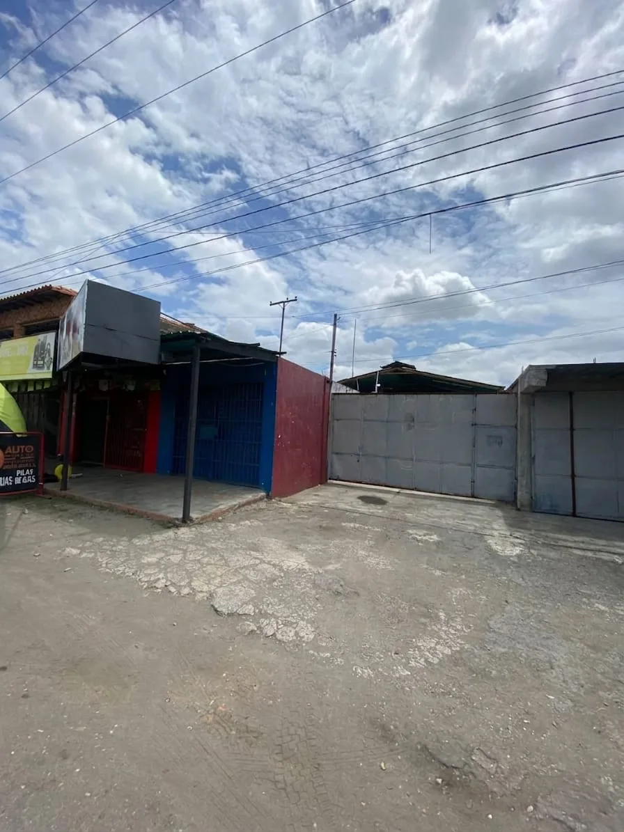 Galpón en Alquiler en Flor Amarillo 1200m² — USD 1,000