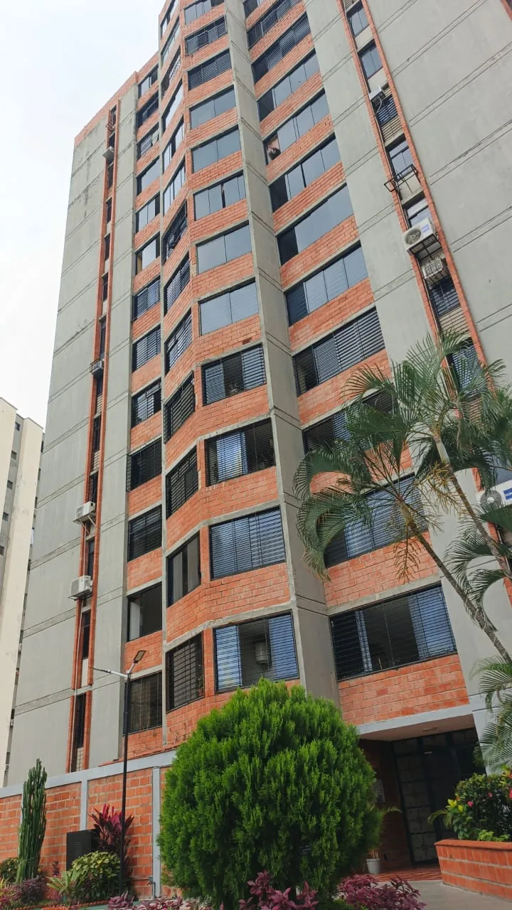 Apartamento en Venta en La Granja Naguanagua Carabobo — 3 hab 76m² — USD 55,000