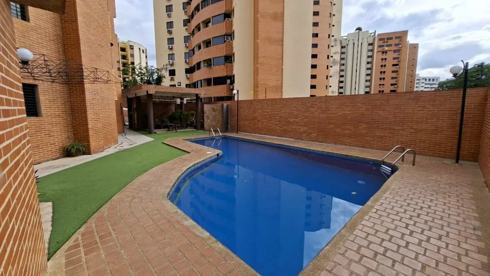 Apartamento en Venta en Res. Ineska - Mañongo — 4 hab 225m² — USD 150,000