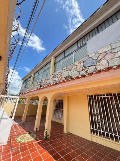 Casa en Quintas de flor amarillo — USD 55.000