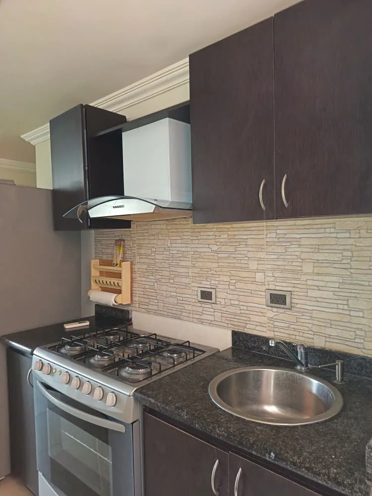 Apartamento en Venta en Residencias Los Tulipanes, Av. Don Julio Centeno, Valencia, Carabobo — 2 hab 56m² — USD 48,000