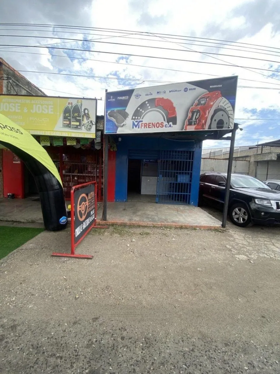 Local en Alquiler en Av. Principal de Flor Amarillo 40m² — USD 400