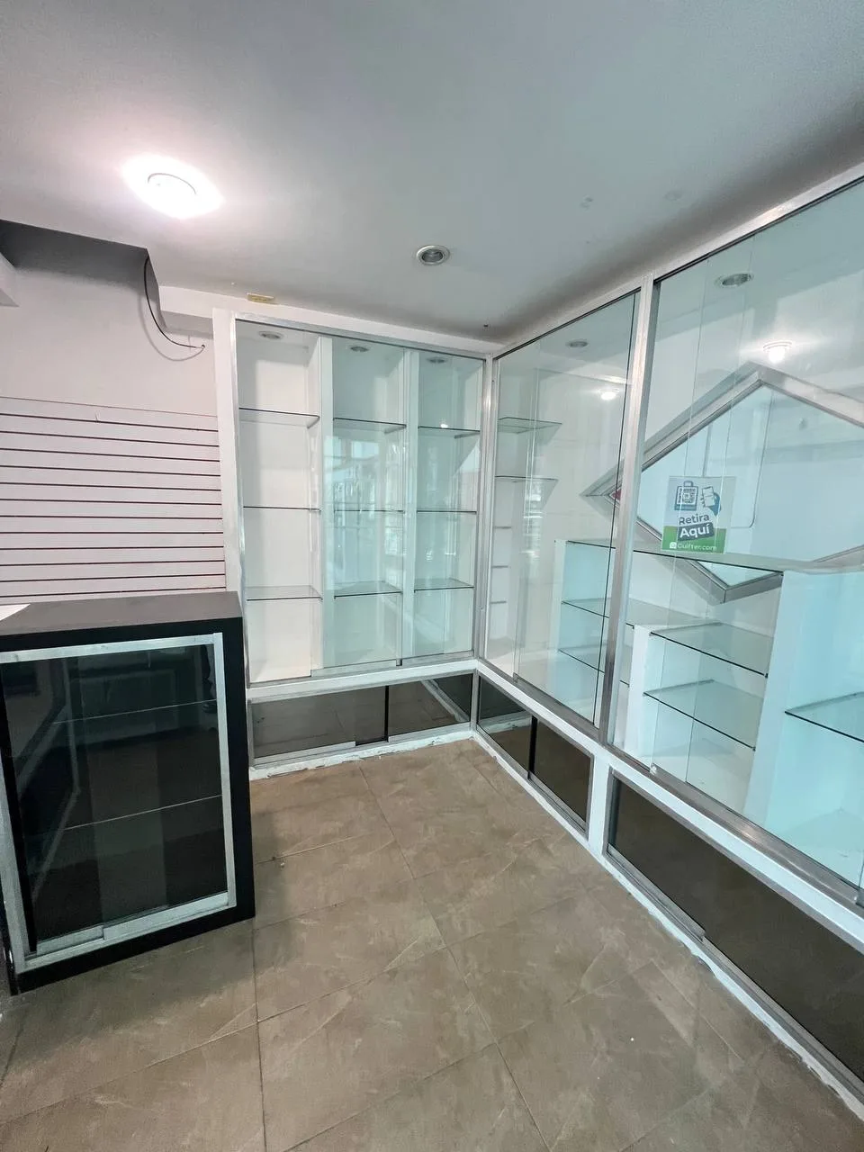 Local en Venta en Centro Comercial Cristal, Naguanagua 9m² — USD 17,500
