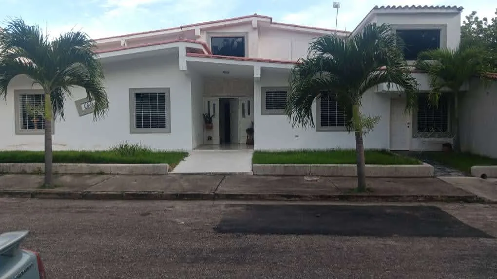 Casa en Venta en TRIGAL CENTRO — 8 hab 550m² — USD 230,000