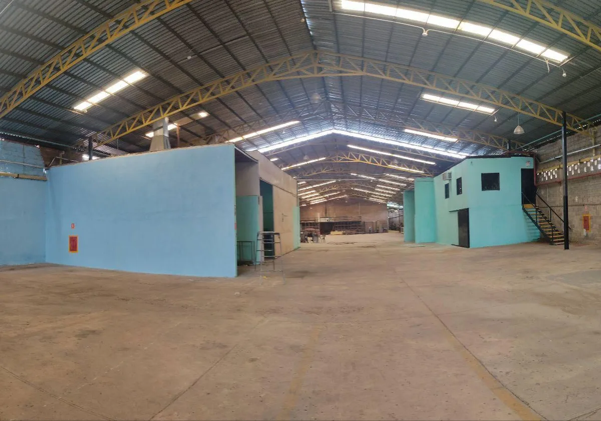 Galpón en Venta en Valencia 4500m² — USD 750,000