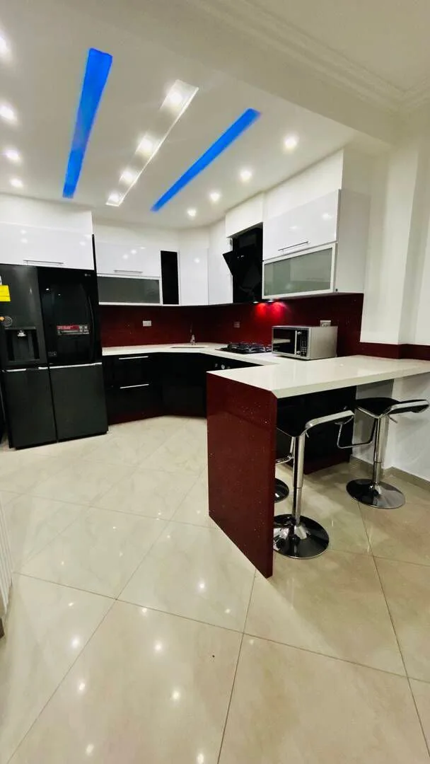 Townhouse en Venta en Jardin Mañongo — 3 hab 130m² — USD 140,000