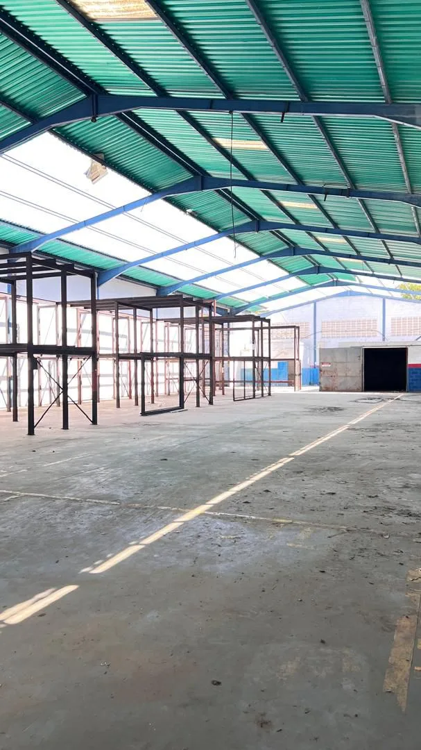 Galpón en Venta en Los Guayos 2280m² — USD 750,000