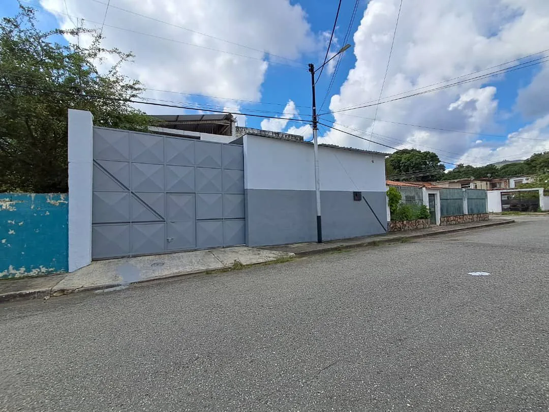Galpón en Venta en Urbanizacion Santa Ana, Naguanagua — 2 hab 360m² — USD 125,000