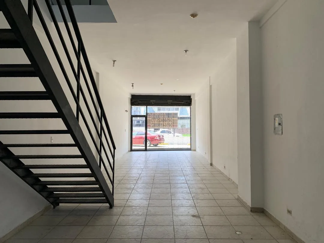 Local en Alquiler en San Diego, Castilito, Centro Comercial Autana 146m² — USD 450