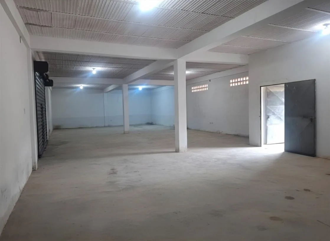 Local en Venta en Av. Balmore 1040m² — USD 120