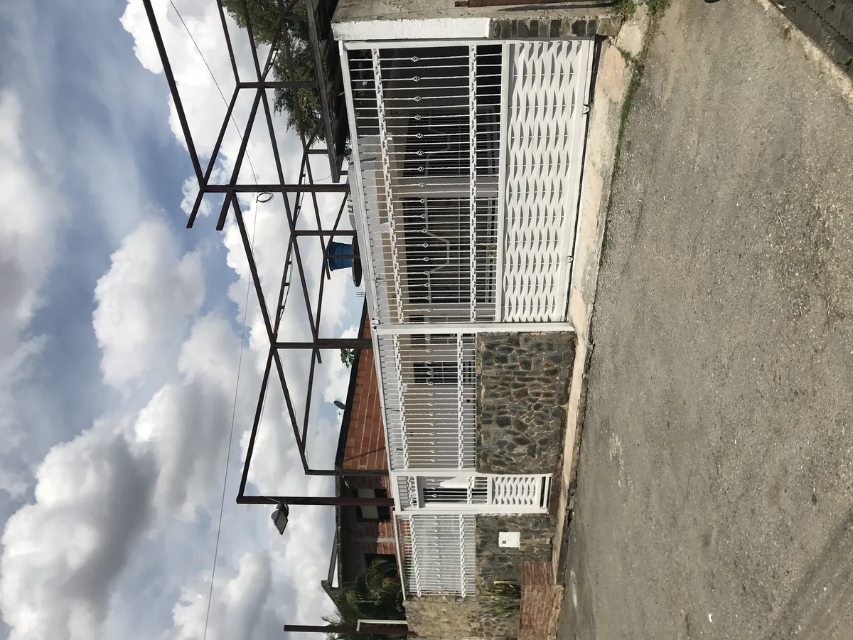 Casa en Venta en San Diego Res Villa Samanes — 2 hab 261m² — USD 65,000