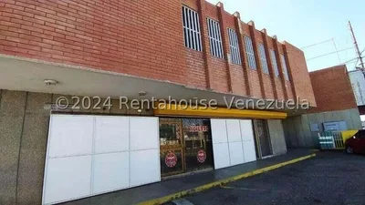 Local en A. Sesquicentenaria Valencia — USD 400