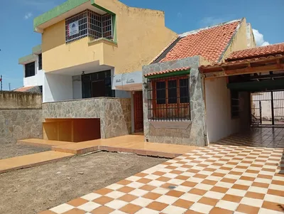 Casa en Urb. Trigal Norte, Valencia, Edo Carabobo — USD 140.000