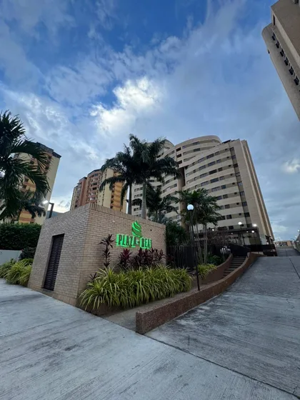 Apartamento en Mañongo, Edif. Plaza Real — USD 800