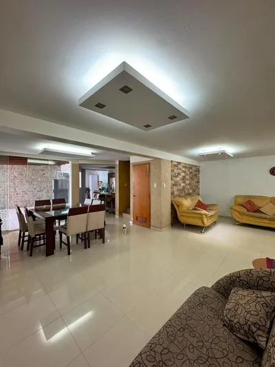 Townhouse en San Diego, Res. Las Trinitarias — USD 150.000