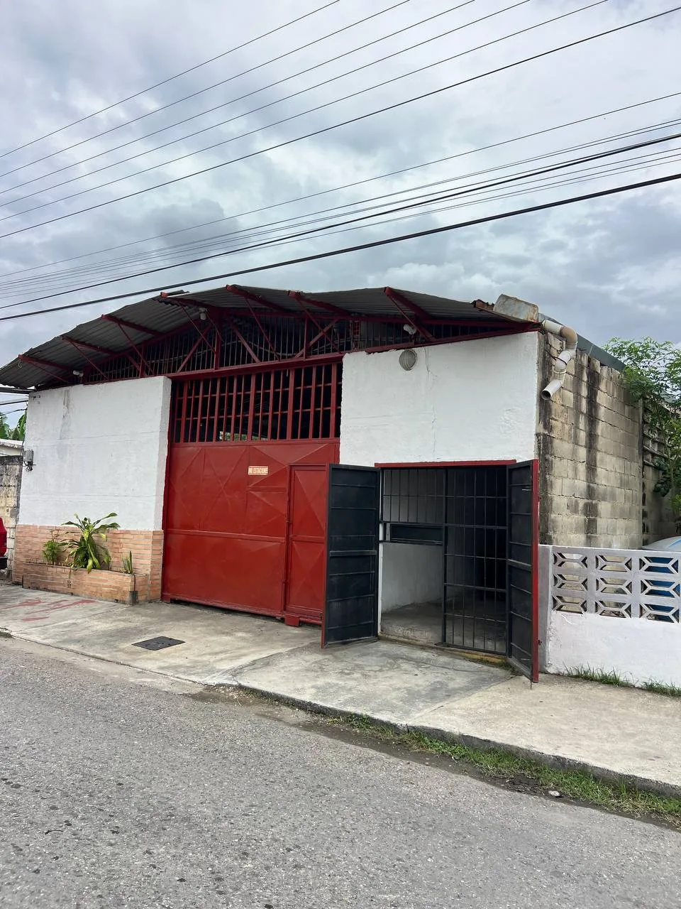 Galpón en Venta en San Diego — 3 hab 400m² — USD 120,000
