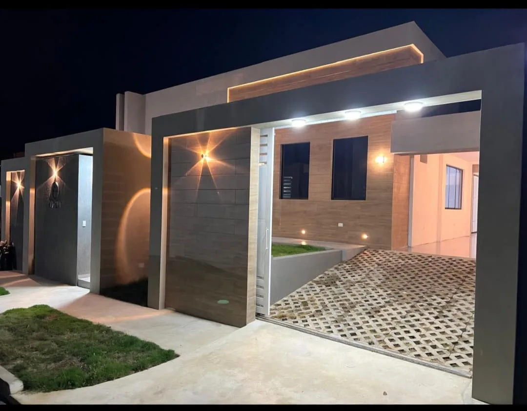 Casa en Venta en Urb Trigal norte — 4 hab 392m² — USD 320,000